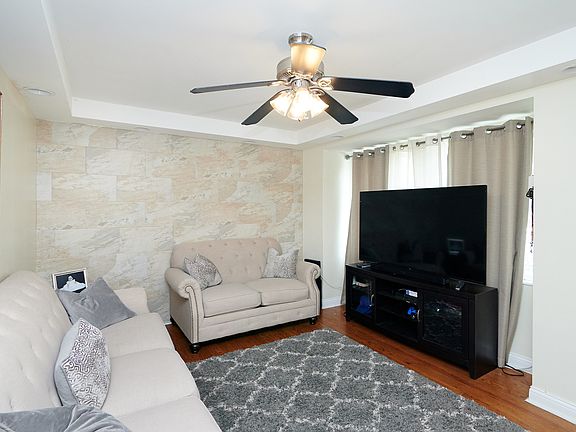 4th image of 5440 W 64th St