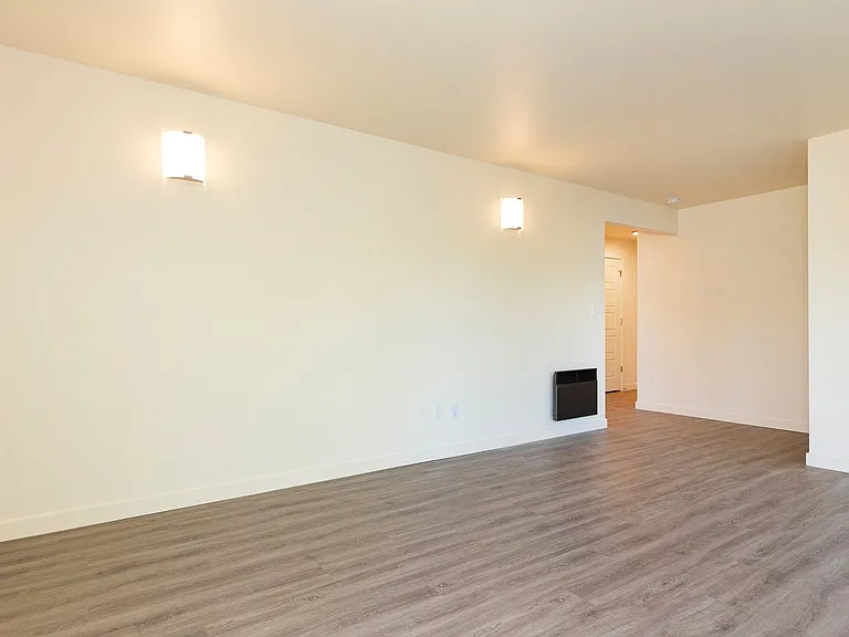 Luke Apartments — Photo 17