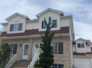 32 Willow Ln #A, Staten Island, NY 10306