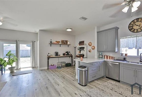 5th image of 12618 Longcrest Dr
