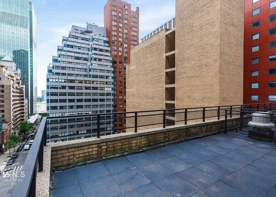 1st image of 230 E 44th St #B12g