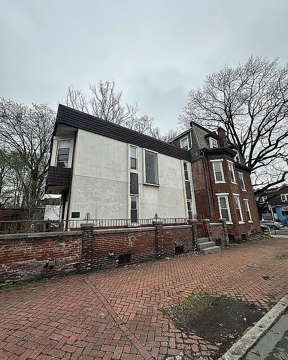 2nd image of 450 S 17th St