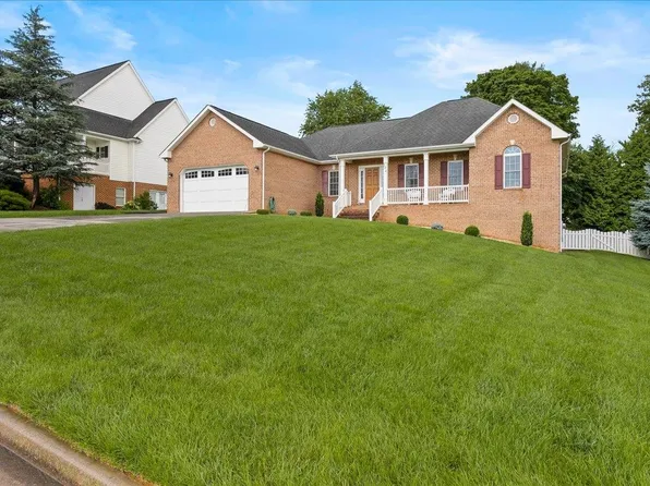 104 Keswick Cir, Dayton, VA 22821
