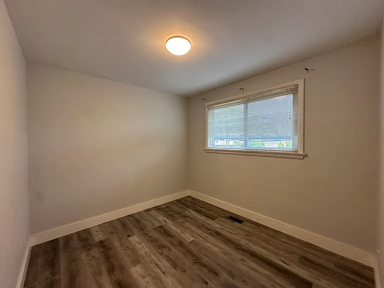 549 Hillside St — Photo 7