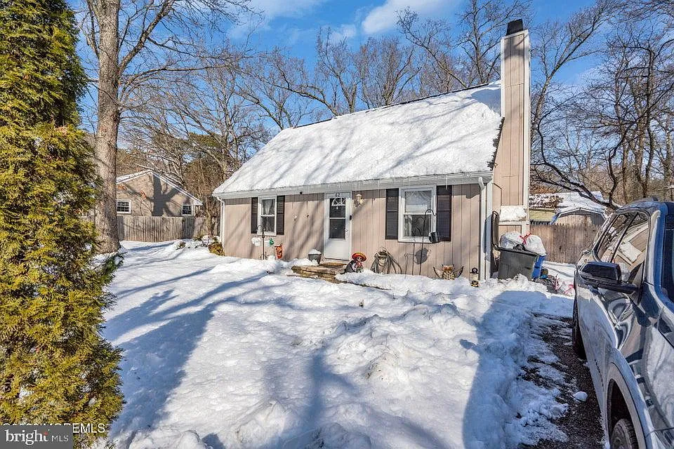 62 Aster St photo 1
