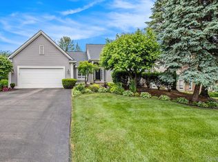 16040 Silverwood Dr, Fenton, MI 48430