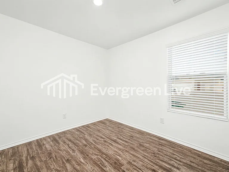 2308 Bleeker St — Photo 12