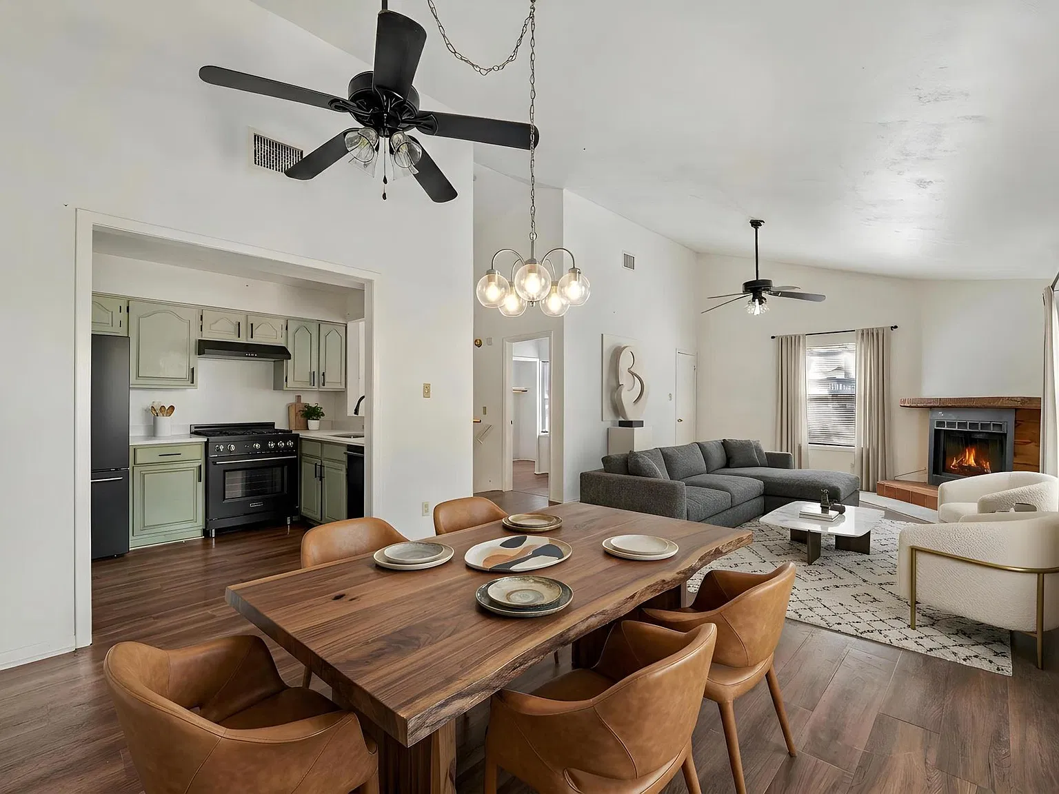 3 bed, 2.0 bath, 1300 sqft, $1,650 — Photo 4