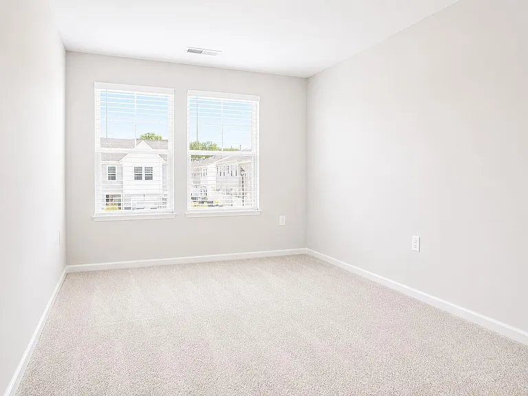 225 Peebles Dr — Photo 9