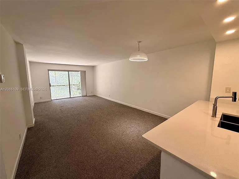 1075 Riverside Dr #306 — Photo 5
