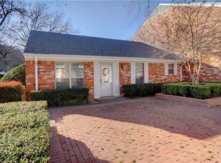 907 Roaring Springs Rd, Fort Worth, TX 76114