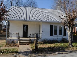 102 Johnson Ave, Centerville, TN 37033