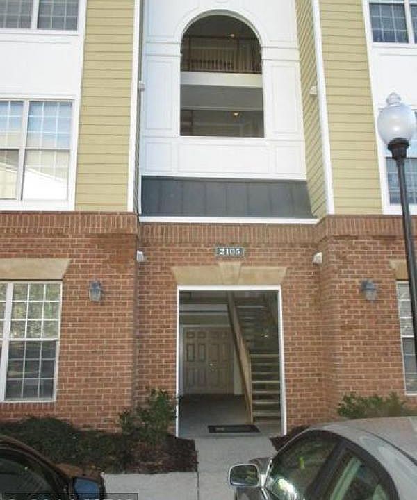 1st image of 2105 Highcourt Ln APT 402