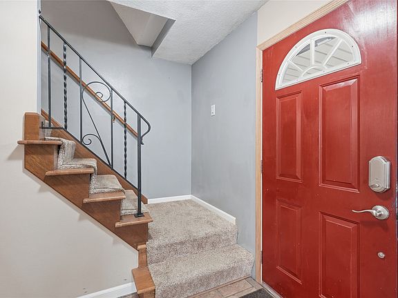 3rd image of 8640 Primrose Ln