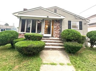 8 Ashby St, Johnston, RI 02919