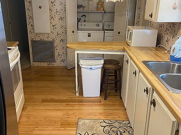 Lots of cabinets