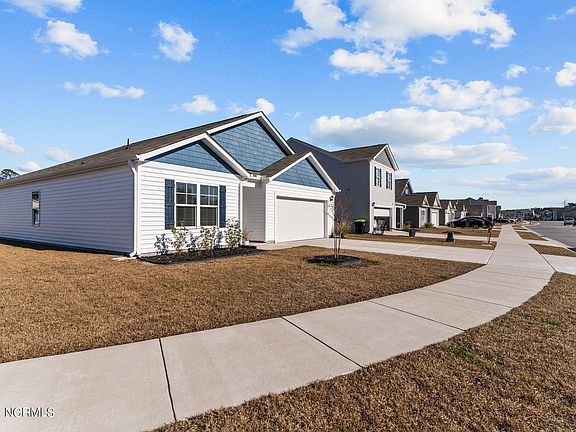 3rd image of 8309 E Highcroft Drive NE