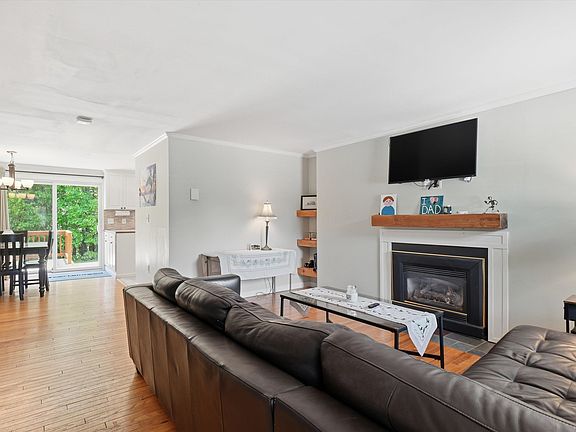 3rd image of 89 Fieldstone Drive