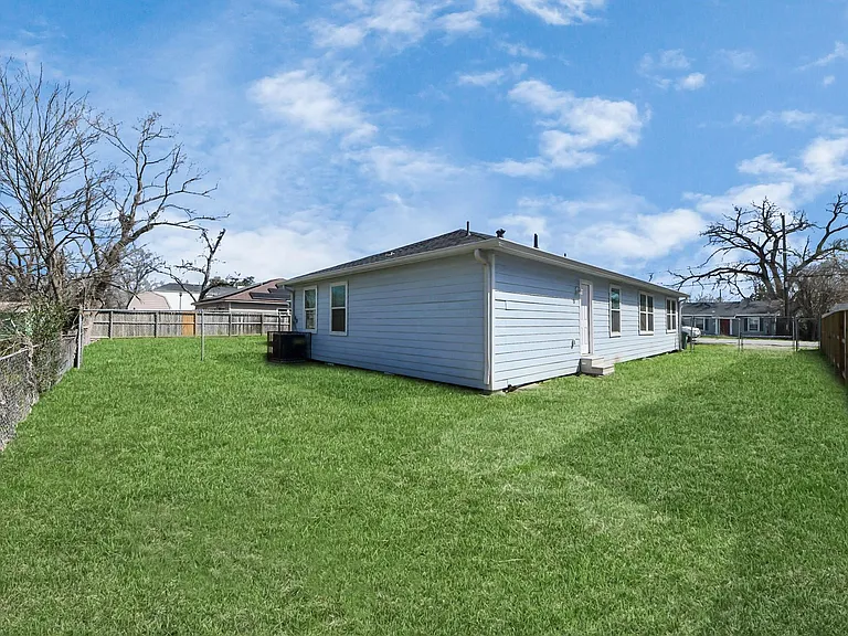 6832 Foster St — Photo 6