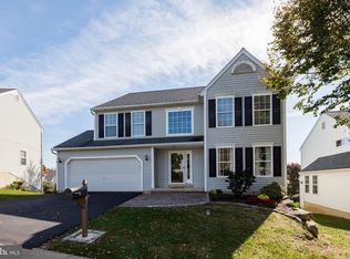 423 Carpenters Cove Ln, Downingtown, PA 19335