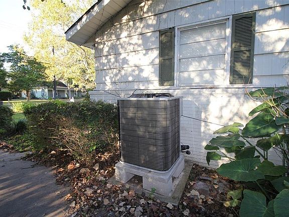 2nd image of 411 E Alabama St
