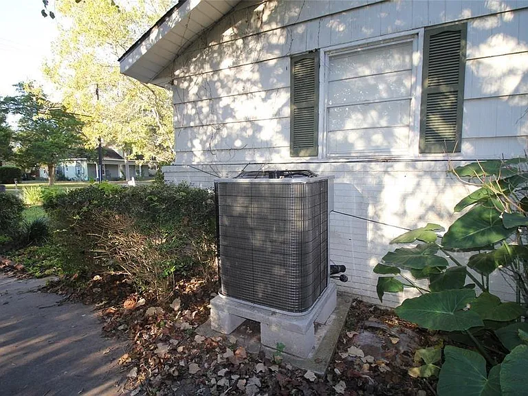 411 E Alabama St — Photo 2