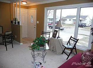 899 Douglas St — Photo 4