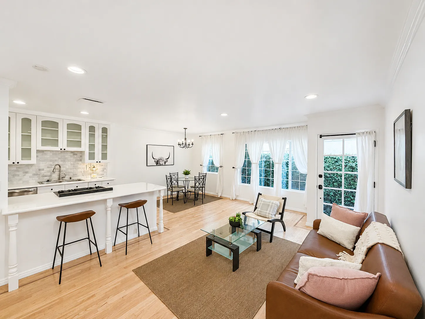 2 bed, 1200 sqft, $5,200 — Photo 2
