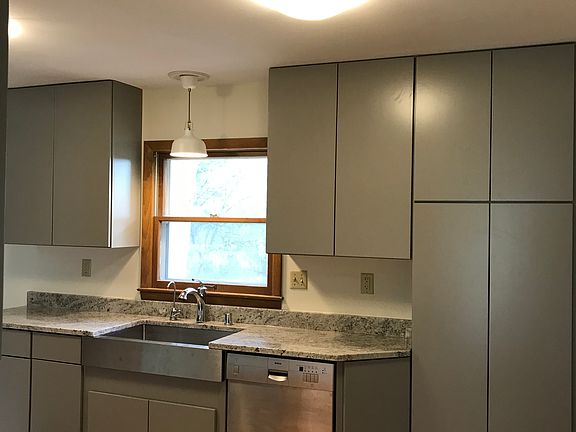 5th image of 2350 Hillsdale Dr E