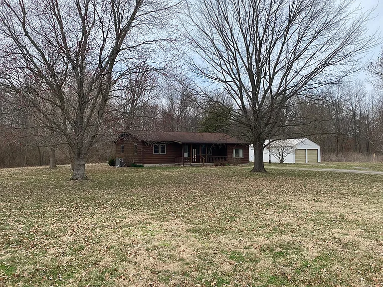 611 Randolph Rd — Photo 2