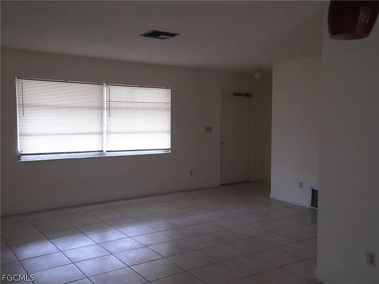 242 S Lake Dr — Photo 4
