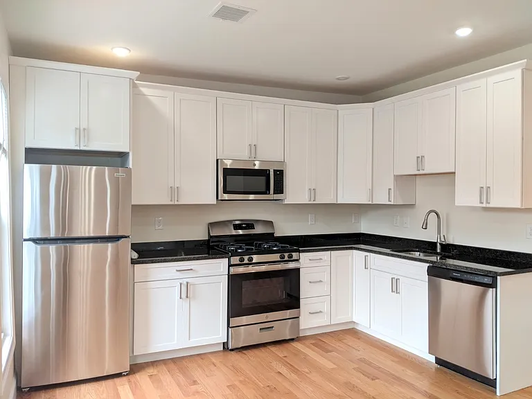 23 Thorndike St #3 — Photo 3