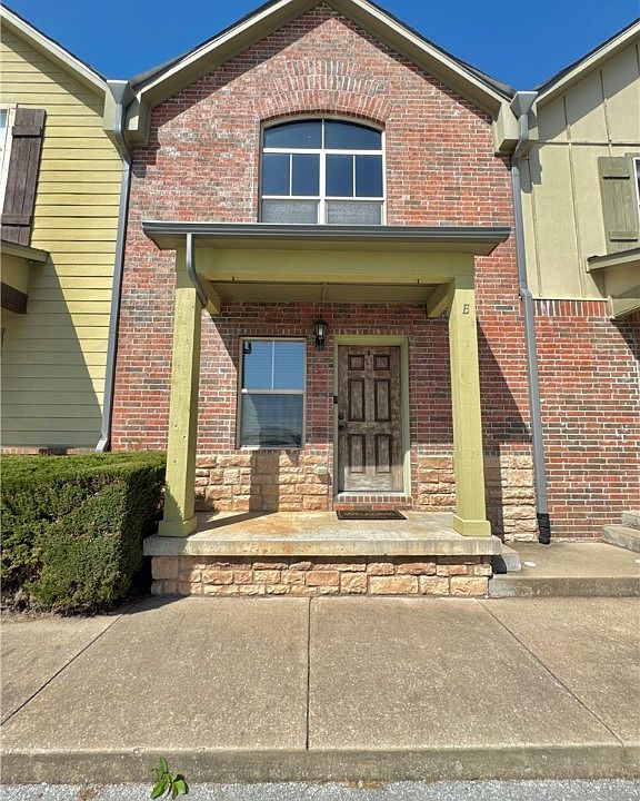 1st image of 2212 Ellington Dr #E