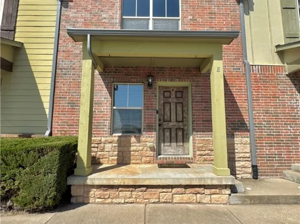 2212 Ellington Dr #E, Springdale, AR 72762