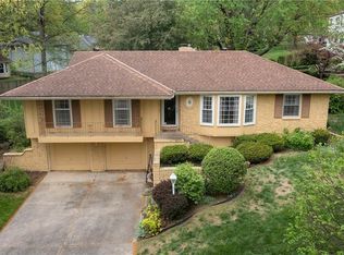 10749 W Bridlespur Ter, Kansas City, MO 64114