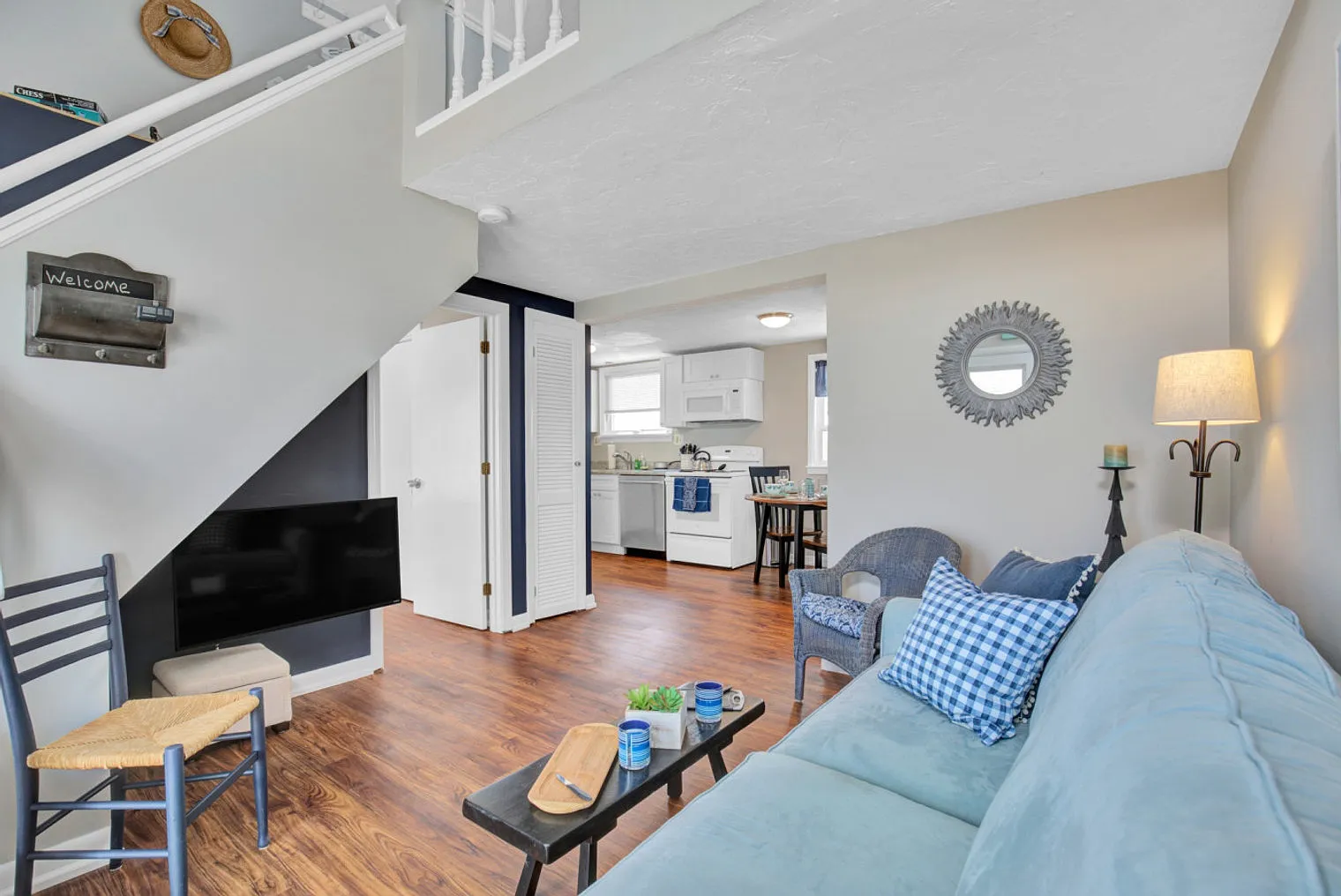 2 bed, 1.0 bath, $2,467 — Photo 3