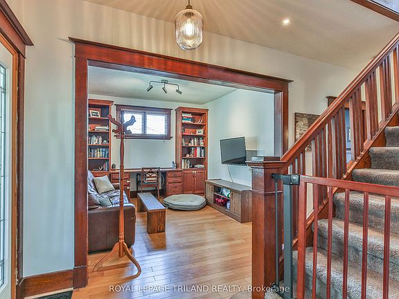 4th image of 415 Main St E
