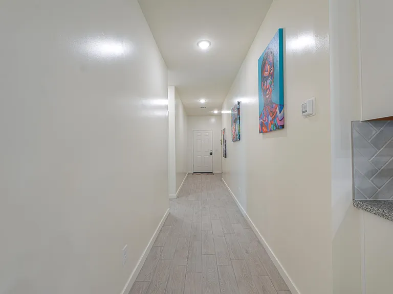 2470 N Abbey Rd — Photo 9