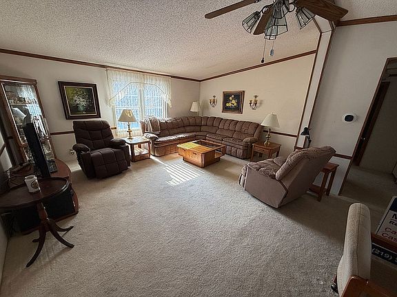 2nd image of 3783 Devanshire St