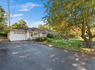 7 Walnut Ln, Butler, NJ 07405