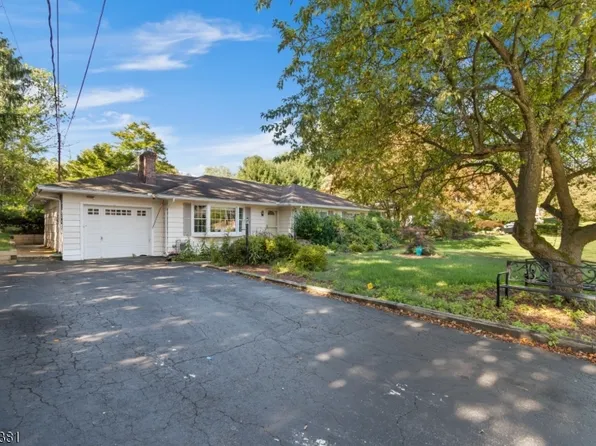 7 Walnut Ln, Butler Boro, NJ 07405