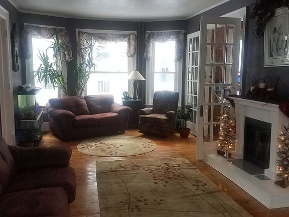 27.5 x 13 living room