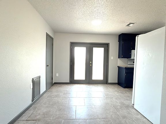 5th image of 6926 SW Forest Ave