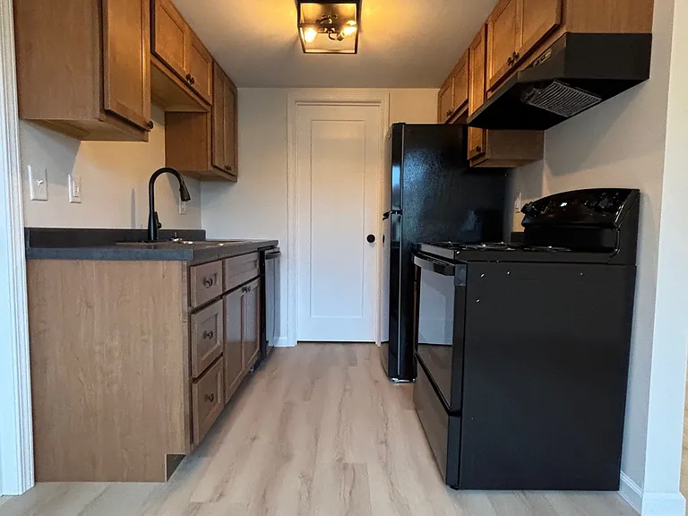 205 Lakewood Ct #3 — Photo 2