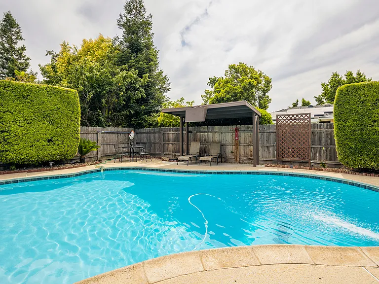 6519 N Mariposa St — Photo 46