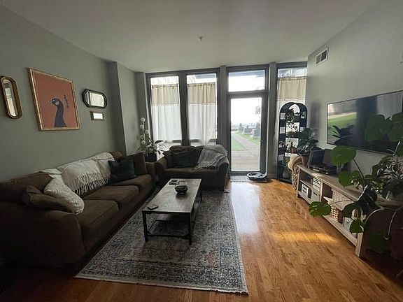 5th image of 565 W Quincy St Unit 817
