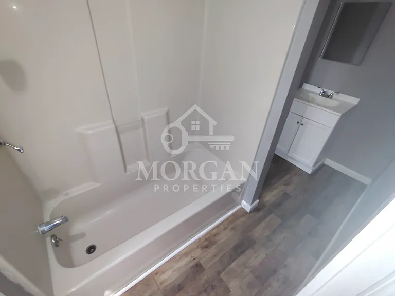 1013 W 4th St — Photo 5