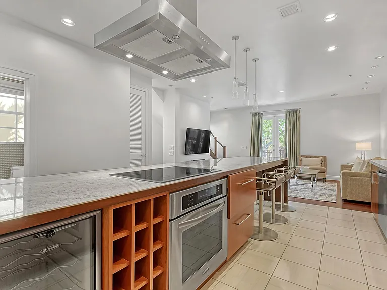 72 SE 6th Ave E #Townhouse C — Photo 15
