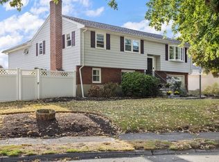 15 Exeter Dr, Woburn, MA 01801