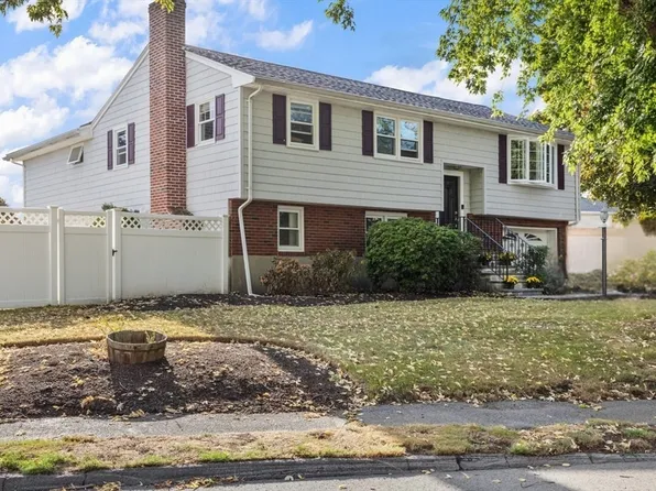 15 Exeter Dr, Woburn, MA 01801
